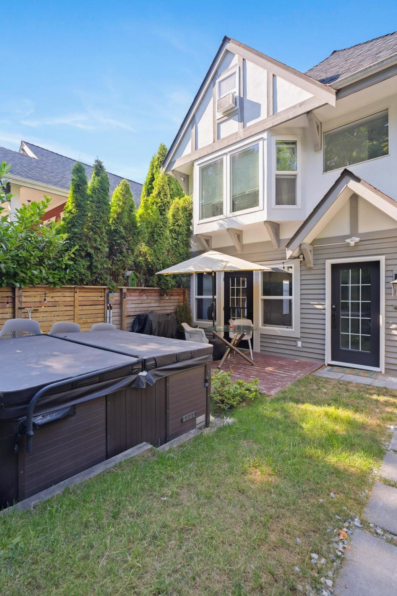 Modern Kitsilano 2 Bedroom Home With A Hot Tub Vancouver Bagian luar foto